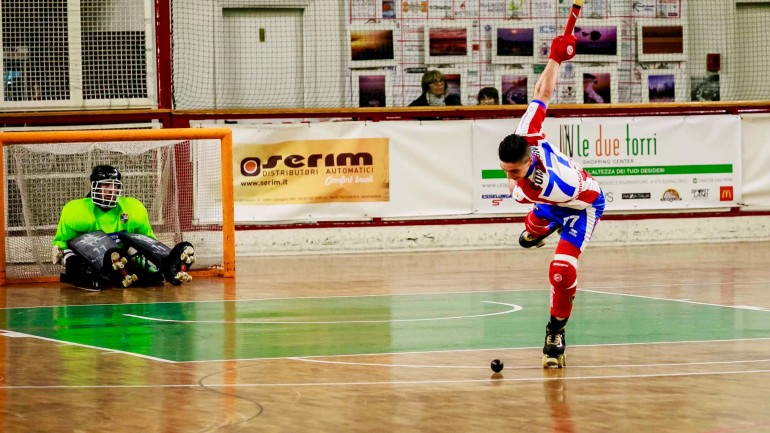 Stezzano: mini-campo da hockey alle Due Torri